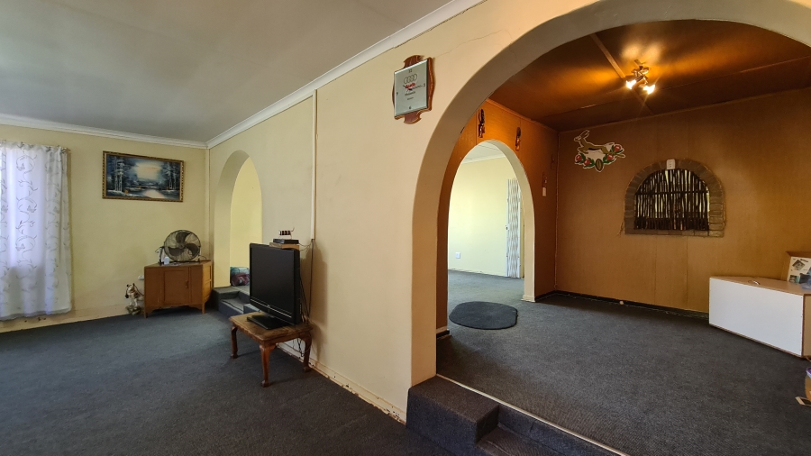 4 Bedroom Property for Sale in Naudeville Free State